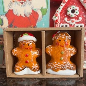 Christmas Seasons Ceramic Gingerbread Man / Girl Salt and Pepper Shakers